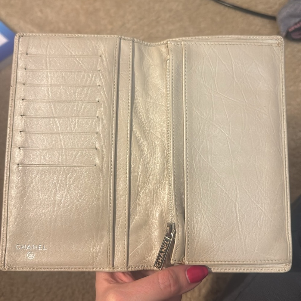 CHANEL Quilted CC Logo Long Wallet - Cream - Picture 4 of 6